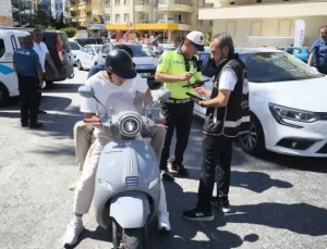 Alanya’da Motosikletli Şüpheliden Yasaklı Madde Çıktı