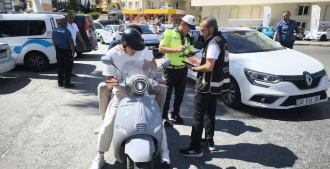 Alanya’da Motosikletli Şüpheliden Yasaklı Madde Çıktı