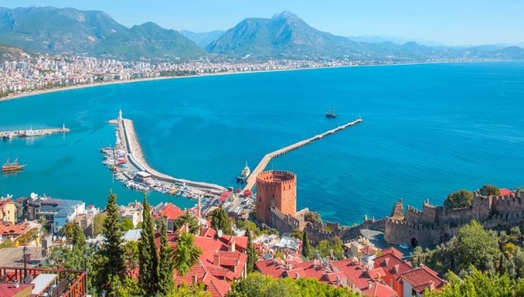 Alanya’da Turist Yoğunluğu Devam Ediyor: Sezon Ne Zaman Bitecek?