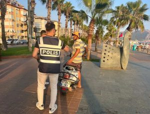 Kleopatra Sahilinde Trafik Denetimi: Yayaları Tehlikeye Atan Sürücülere Ceza