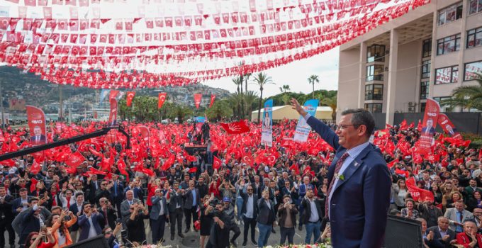CHP Alanya’da Bülent Kandemir Güven Tazeledi: Yeni Yönetim Listesi Belli Oldu