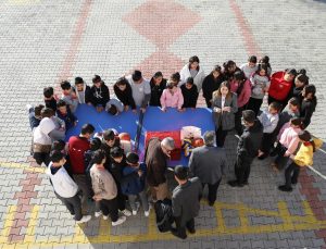 Alanya’da Atık Pil Toplayan Okullara Sporla Ödül: Masa Tenisi Masaları Hediye Edildi