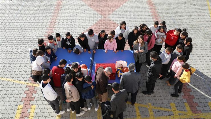 Alanya’da Atık Pil Toplayan Okullara Sporla Ödül: Masa Tenisi Masaları Hediye Edildi