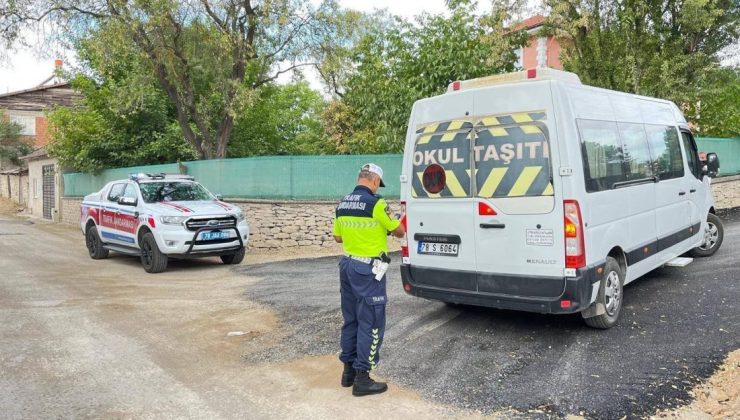 Gazipaşa’da Jandarma Ekiplerinden Okul Servislerine Sıkı Denetim