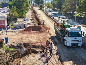 Alanya Atatürk Caddesi’nde Yol Çalışması Trafiği Kilitledi
