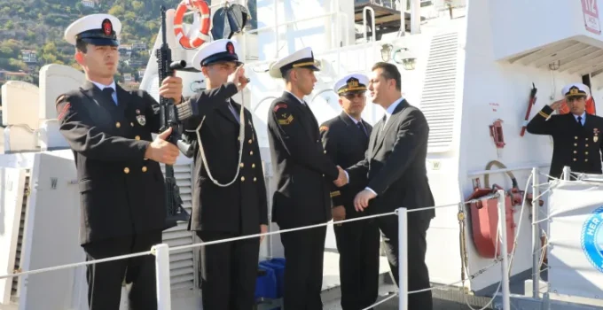 Kaymakam Öztürk, 29 Ekim’de TCG-Taşucu Gemisi’ni Ziyaret Etti