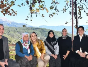 AK Parti Antalya Milletvekili Tuba Çokal Vural, Akçatı’da Vatandaşla Buluştu