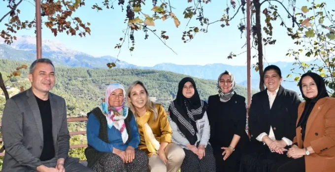 AK Parti Antalya Milletvekili Tuba Çokal Vural, Akçatı’da Vatandaşla Buluştu