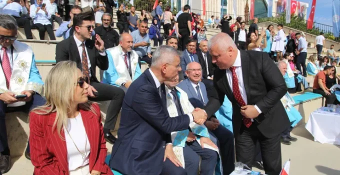 ALKÜ’de Akademik Yıl Açılışı ve Beyaz Önlük Töreni: Sağlık Bakanı Memişoğlu ve Protokol Katıldı