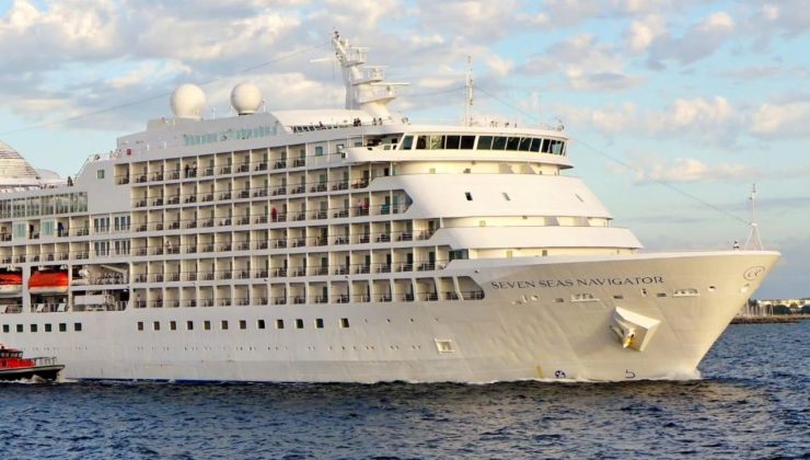 Lüks Kruvaziyer Seven Seas Navigator Alanya Limanı’na Demir Attı