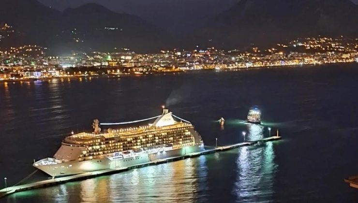 Alanya Limanı’na Demirleyen Kruvaziyer 677 Turistle Geldi