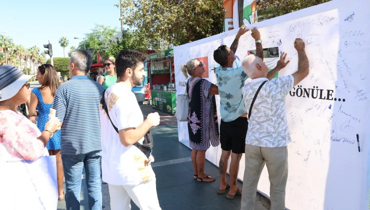 ALKÜ’den Alanya Meydanı’nda “Özgür Filistin” İmza Kampanyası