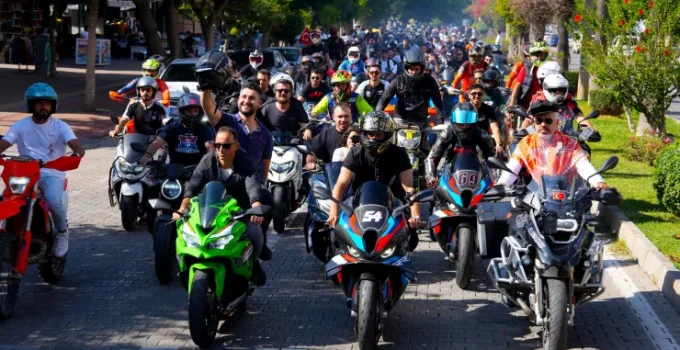 Dünya Şampiyonu Toprak Razgatlıoğlu Alanya’da Coşkuyla Karşılandı