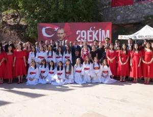 Alanya’da 29 Ekim Cumhuriyet Bayramı Coşkusu İskele Meydanı’nda Yaşandı