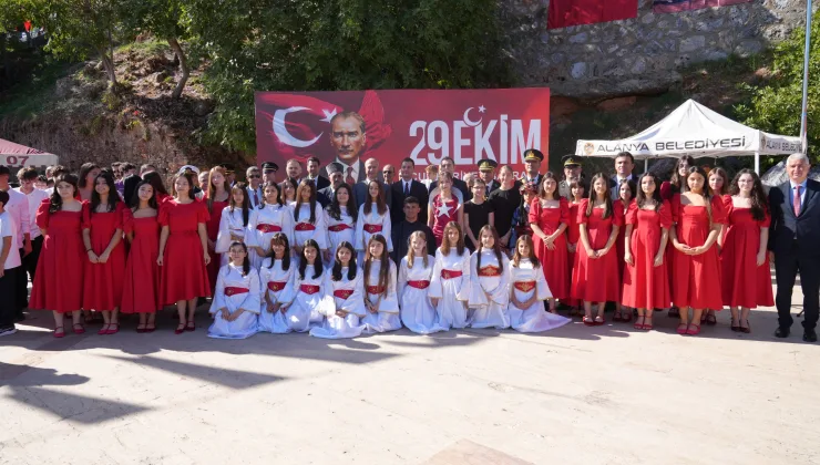 Alanya’da 29 Ekim Cumhuriyet Bayramı Coşkusu İskele Meydanı’nda Yaşandı