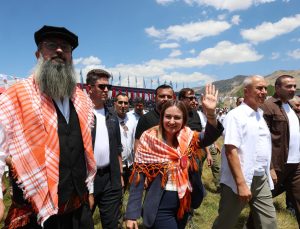 Gökbel Yağlı Pehlivan Güreşleri’ne Başkan Vekili Özdemir Katıldı