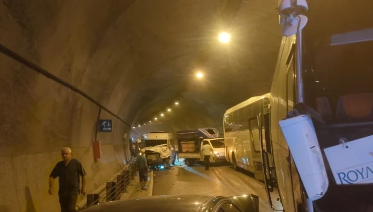 Alanya’da Tünelde Zincirleme Kaza: 8 Araç Çarpıştı, 10 Yaralı