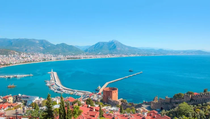 Alanya’da Yabancı Krizi: İkamet Sorunları ve Ekonomik Zorluklar Şehri Zorluyor