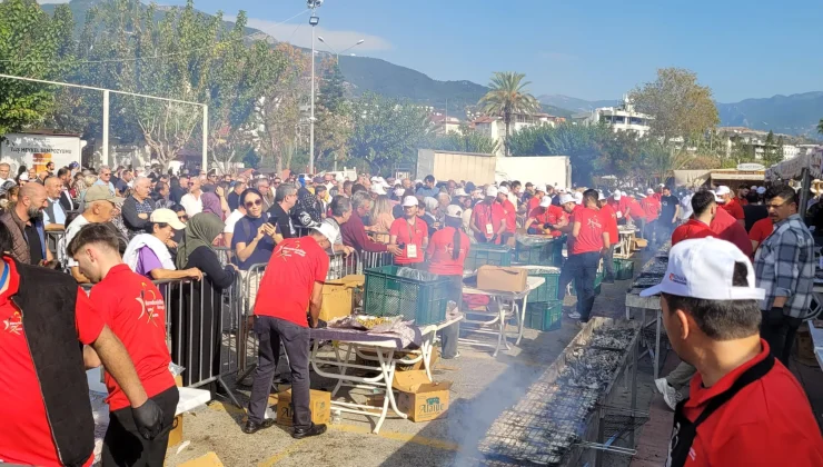 Alanya’da 3. Hamsi Festivali Başladı: Kuyruklar Uzadı, Dağıtım Düzeni Tepki Çekti
