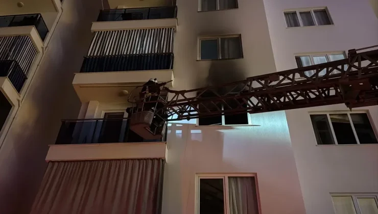 Alanya’da Apartman Dairesinde Yangın: Dumandan Etkilenen Kadın Tedavi Edildi