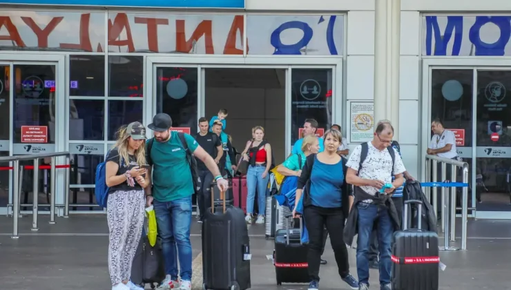Antalya Havalimanı’nda Tarihi Gün: Uçak ve Yolcu Trafiğinde Rekor