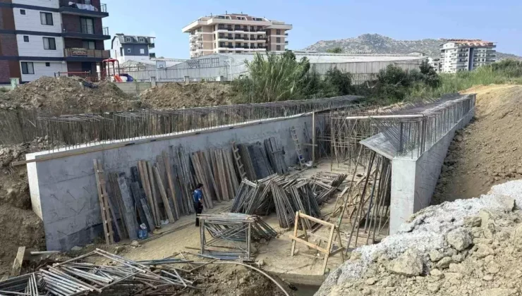 Gazipaşa’da Köprü İnşaatında Feci Kaza: 67 Yaşındaki İşçi Ağır Yaralandı