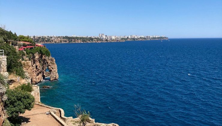 Antalya’da Falezlerden Düşme Şüphesi: Arama Çalışmaları Sürüyor
