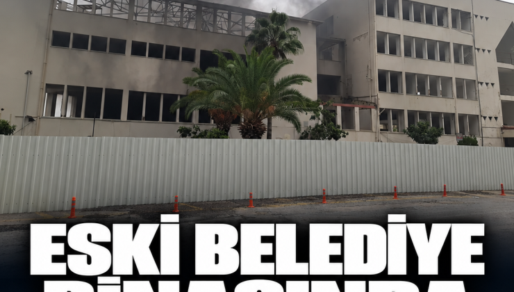 Alanya eski belediye binasında yangın: Restorasyon yapılan binadan dumanlar yükseliyor