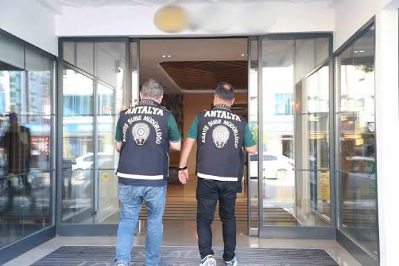 Antalya’da Günübirlik Konaklama Yerlerine Sıkı Denetim: 13 Kişiye Cezai İşlem Uygulandı