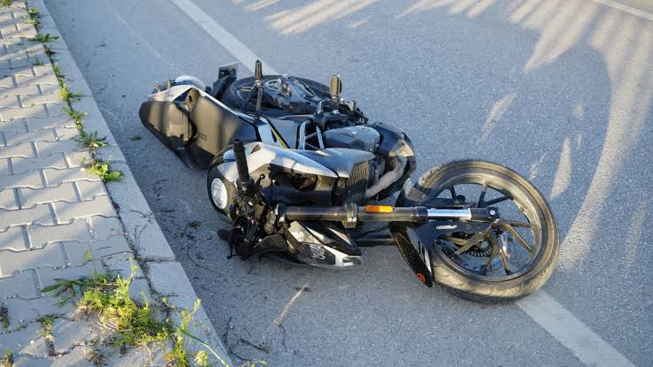 Motosiklet Kafa Kafaya Çarpıştı! Gençlerden Biri Hayatını Kaybetti