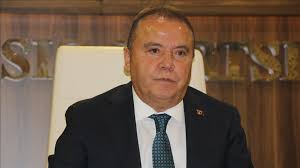 Ömrümü Antalya’ya Adadım– Muhittin Böcek’ten Duygusal Mesaj
