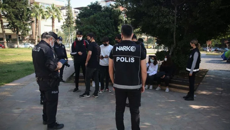 Antalya’da Okul Çevrelerinde Sıkı Denetim: 3 Aranan Şahıs Yakalandı, 17 Araca Ceza