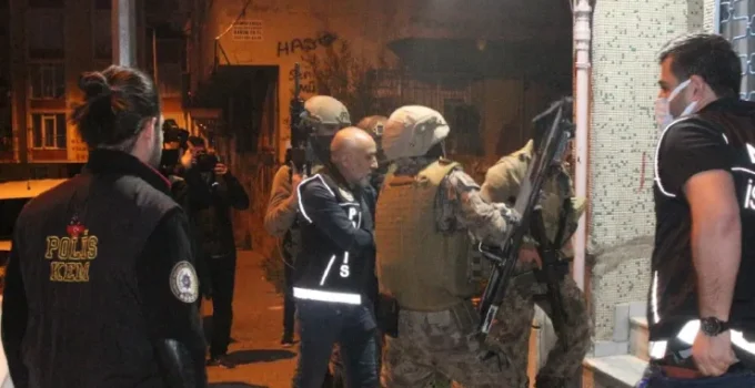 Antalya, Denizli ve Alanya’da Şafak Operasyonu: Alanya’da 25 Kişi Gözaltına Alındı