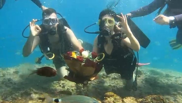 Alanya’da Deniz Altında Sürpriz Evlilik Teklifi