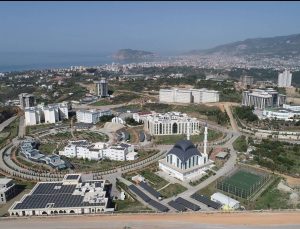 ALKÜ’de Rektör Yardımcılığına Yeni Atama: Prof. Dr. Işık Bayraktar Göreve Başladı